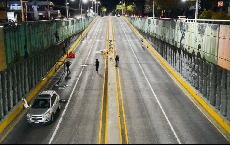 Trabajos. Durante tres semanas se trabajó sobre el túnel de López Mateos para crear el mural dedicado al Bosque de La Primavera. ESPECIAL