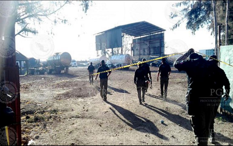 Además de los combustibles, al cumplimentar las órdenes de cateo se aseguraron seis inmuebles, equipos de cómputo y documentación diversa. NOTIMEX