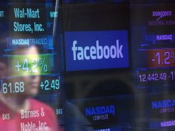 Los problemas por la filtración de datos personales, le pegan a las finanzas de Facebook y otras empresas del sector apenas en la primer jornada de la semana. AFP / Archivo