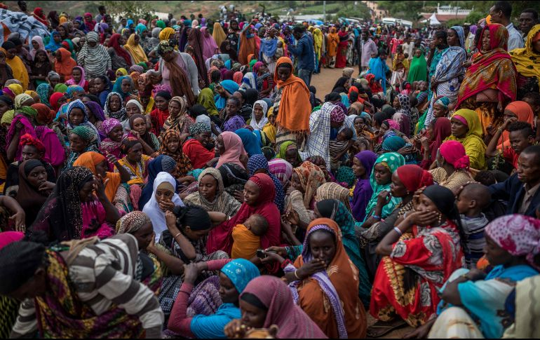 La Cruz Roja de Kenia ha provisto de un refugio con cocina, mantas, redes antimosquitos, bidones y otros equipamientos básicos a la población afectada. AFP/B. Otieno