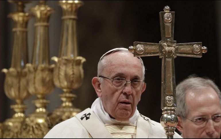 Francisco mantendrá así la tradición de presidir la misa del Jueves Santo con los excluidos, sean detenidos, enfermos, jóvenes infractores o refugiados, inaugurada por él mismo en 2013. AP / G. Borgia