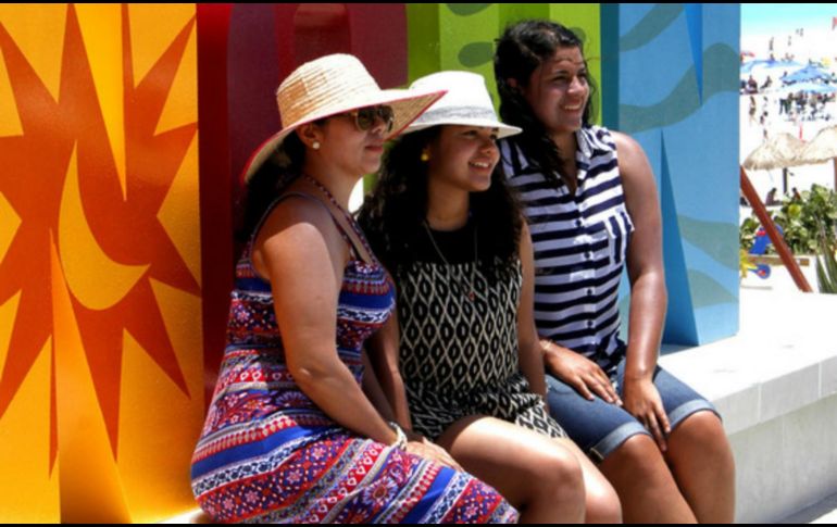 Aconsejan utilizar filtros solares de alto espectro y aplicarlos cada dos horas durante esta temporada de calor. NTX / ARCHIVO