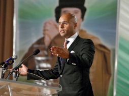 Licenciado en la Escuela de Economía de Londres, Seif el Islam es un posible sucesor conectado en Reino Unido e Italia que trataba de sostener el intento de la reconciliación de su padre con la comunidad internacional. EFE / ARCHIVO