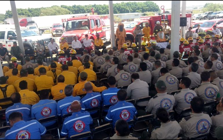 Sandoval Díaz hizo entrega de equipo con una inversión de más de 19 millones de pesos a Protección Civil. TWITTER / @PCJalisco