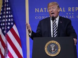 Trump explicó este lunes a periodistas la conversación telefónica que mantuvo con Putin. EFE/K. Dietsch