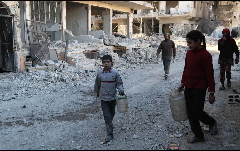 Unos 70 mil civiles han abandonado en los últimos días el área sur de Guta Oriental. AFP/M. Eyad