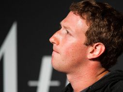 Mark Zuckerberg y la número 2 de la empresa, Sheryl Sandberg, fueron criticados por no comentar nada desde el viernes pasado. AFP / ARCHIVO