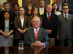 Kuczynski dejará el cargo que asumió en 2016, luego de que su dimisión sea aceptada por el Congreso y, de acuerdo con la Constitución, debe ser sustituido por su primer vicepresidente, el ingeniero Martín Vizcarra. EFE /Presidencia de Perú