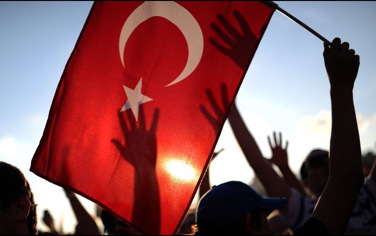 La nueva legislación también contempla controlar las redes sociales que publican noticias, así como los perfiles de partidos o líderes políticos. AFP/ARCHIVO