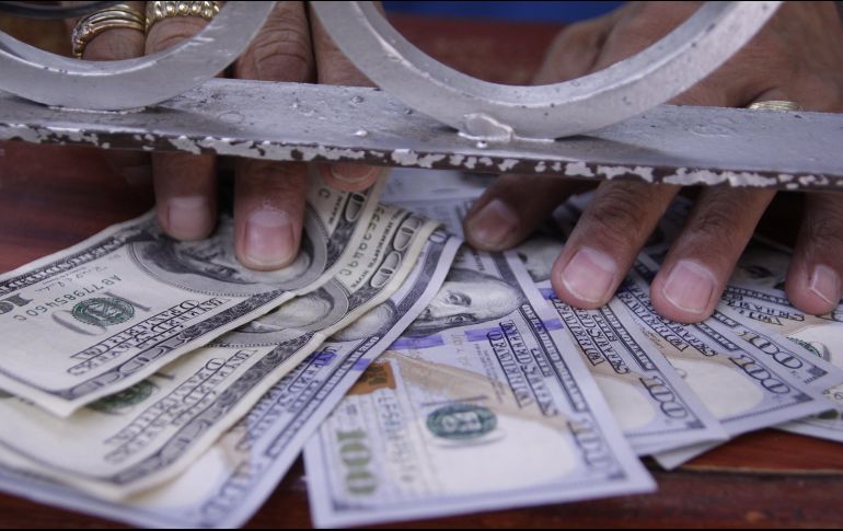 La divisa se compra en un precio mínimo de 17.31 pesos. EL INFORMADOR / ARCHIVO