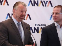 Castañeda Gutman comenta que la forma de comunicación política que utiliza el aspirante presidencial es muy original y deberá profundizar. SUN / A. Ojeda