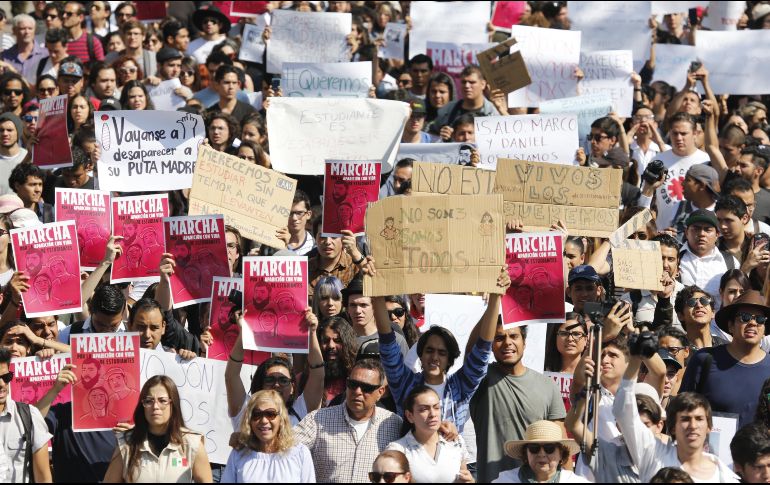 Familiares, compañeros y amigos de los tres jóvenes desaparecidos claman por su regreso. EL INFORMADOR / G. Gallo