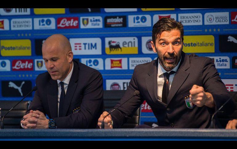 Luigi Di Biagio y Gianluigi Buffon en conferencia de prensa. EFE/P. Powell