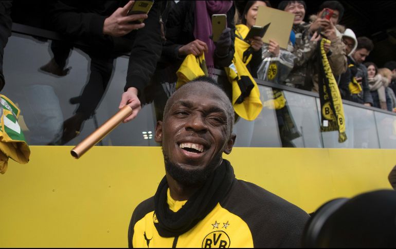 Tras la sesión, el atleta firmó autógrafos.