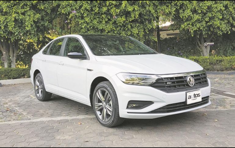 Probamos el Jetta 2019, que ahora es más largo, tiene mejor plataforma, motor turbo y un nombre tan sólido que los demás solo pueden envidiar.