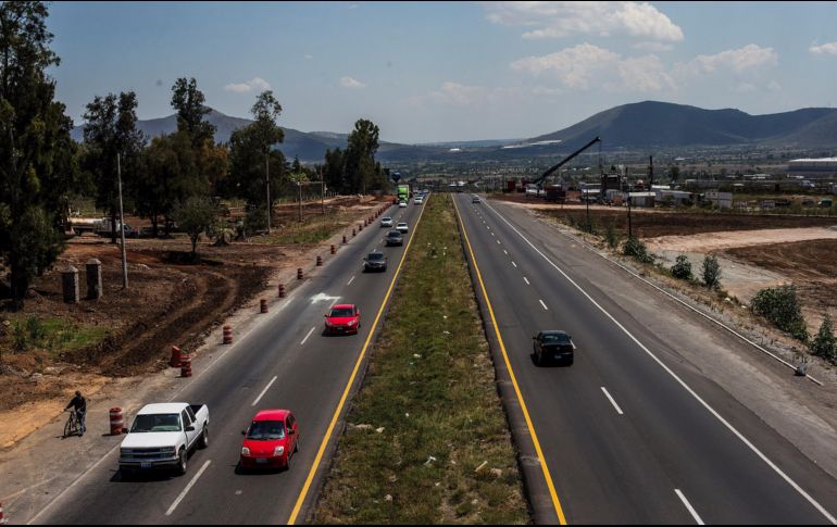 Las cuadrillas de conservación del Centro SCT del Estado realizarán recorridos en las carreteras de la Entidad, para dar auxilio vial a los usuarios que lo requieran. EL INFORMADOR / ARCHIVO