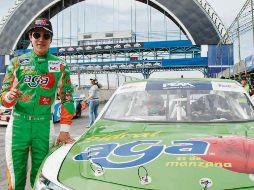 Confiado. Con autoridad, Salvador de Alba se hizo de la pole de Nascar en Monterrey. TWITTER@nascarpeakmx