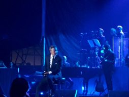 El cantante hizo abruptas pausas que pusieron nerviosos a los asistentes, hasta finalmente anunciar que la presentación se cancelaba. FACEBOOK/Expo Mundo Imperial