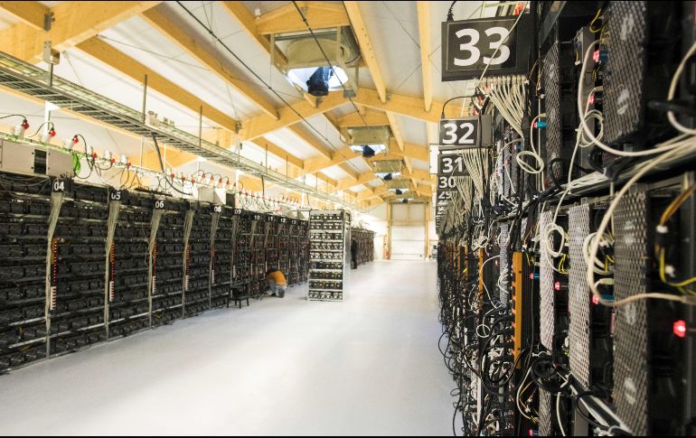 El calor de computadoras llega a alcanzar hasta 80 ºC, y el sistema de enfriado mantiene la temperatura entre 5 y 25 ºC. AFP/H. Kolbeins