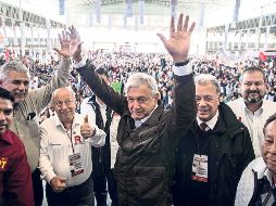 El político tabasqueño insistió en que la obra se tiene que revisar, no para generar incertidumbre, sino para evitar que se convierta en un 