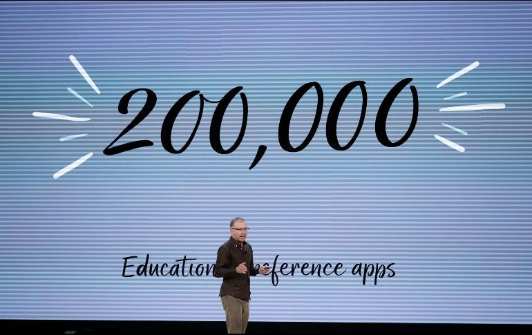 El ejecutivo de Apple informó en el evento que la compañía tiene 200 mil aplicaciones creadas para la educación. AP / C. Rex