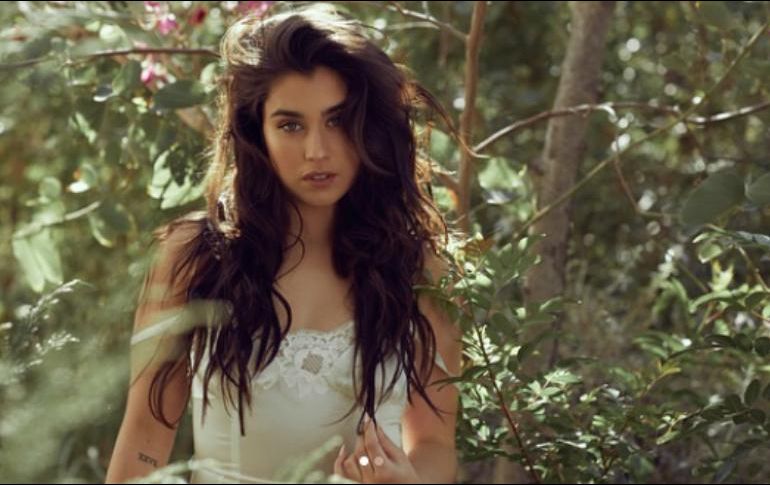 Jauregui posó en sensual lencería en medio de árboles. INSTAGRAM / laurenjauregui