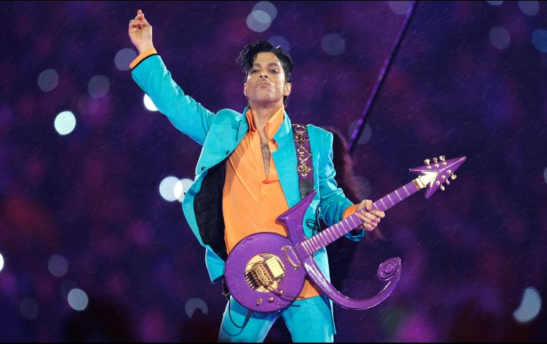 Prince, de 57 años, fue encontrado solo e inconsciente en un elevador en su casa estudio Paisley Park el 21 de abril de 2016. AP / ARCHIVO