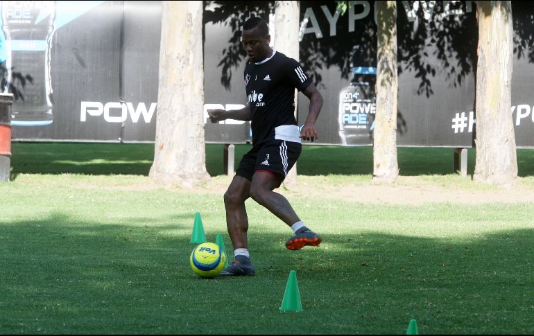 ''Se han tomado determinaciones y con nosotros seguro se tomarán algunas por el torneo, no es nada bueno el semestre para nadie'', indica el zaguero colombiano. EL INFORMADOR / A. Camacho