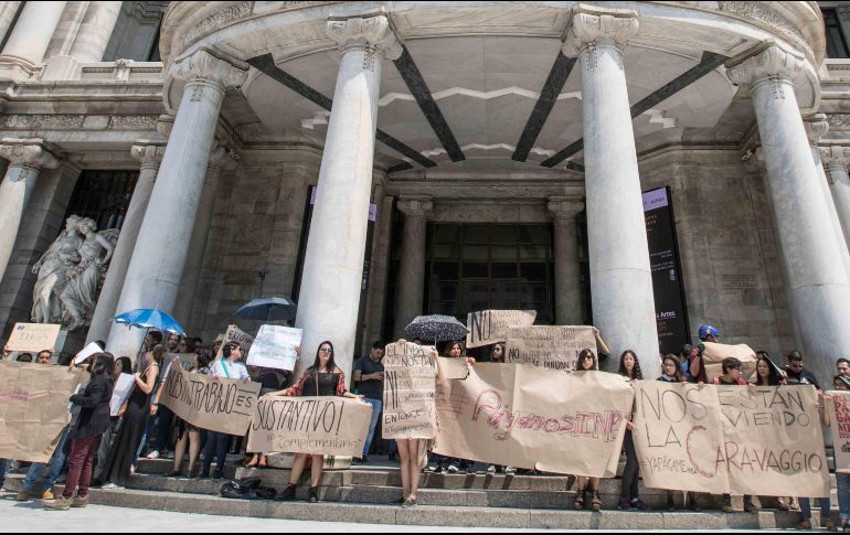 Los trabajadores, que suman alrededor de mil, se manifestaron con el lema #YaPágameINBA. SUN / G. Espinosa