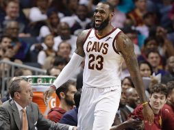LeBron James igualó la racha de 866 partidos seguidos con anotación de doble dígitos de Michael Jordan al registrar 41 puntos. AP /C. Burton