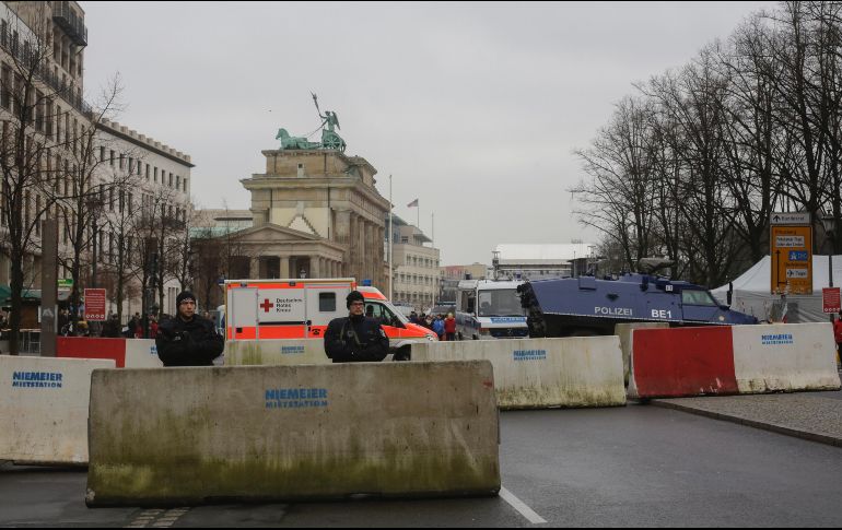 Autoridades desalojaron el edificio como medida preventiva. AP/ARCHIVO