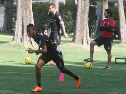 Gerardo Epinoza vuelve a la banca del Atlas con la intención de sumar los puntos que amarren la salvación del equipo tapatío. EL INFORMADOR/A. Camacho