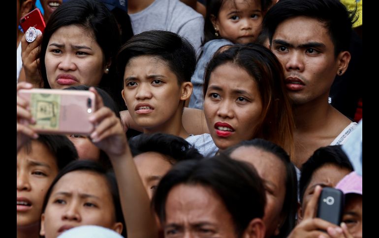 Pese a que a la Iglesia católica rechaza este tipo de recreaciones de los momentos finales de Jesús, las crucifixiones reales y flagelaciones son una atracción turística. EFE/R. Dela Pena