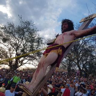 Reviven la muerte de Jesús en San Martín de las Flores