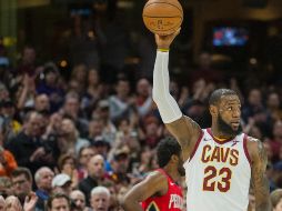 James finalizó con 27 tantos, 11 asistencias y nueve rebotes, para añadir otra actuación estelar a su 15ta campaña dentro de la NBA. AP / P. Long