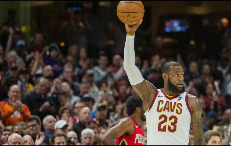 James finalizó con 27 tantos, 11 asistencias y nueve rebotes, para añadir otra actuación estelar a su 15ta campaña dentro de la NBA. AP / P. Long