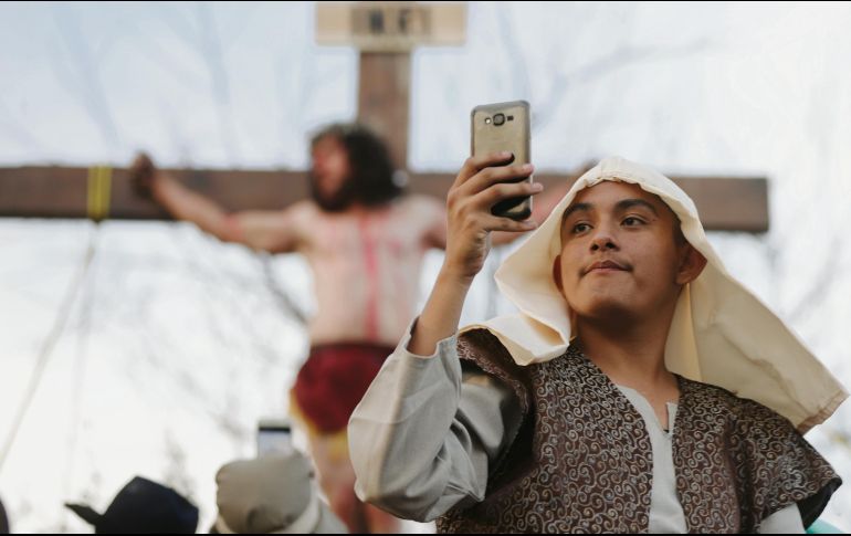 Una selfie. Hacia las 19 horas se registró el mayor número de asistentes. EL INFORMADOR/F. Atilano