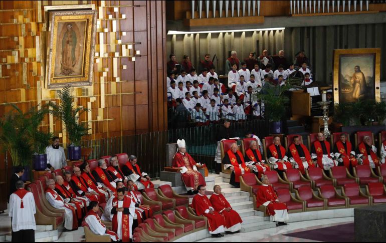 ''Dios padre todo poderoso y eterno, mira con bondad a nuestros gobernantes, para que con tu ayuda se afiancen en toda la tierra un auténtico progresos social'', dijo el arzobispo primado de México durante la homilía. SUN / I. Olivares