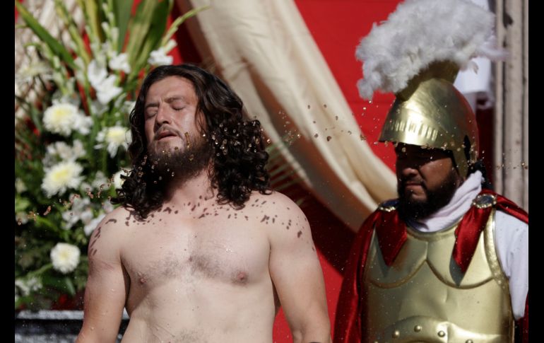 Muchos de los espectadores, sobre todo menores de edad, no paraban de llorar ante el martirio. EL INFORMADOR/F. Atilano