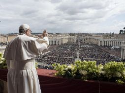 Francisco imparte la bendición 