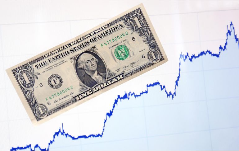 El consenso de analistas prevé un tipo de cambio de 18.60 pesos por dólar al cierre de este año. NTX / ARCHIVO