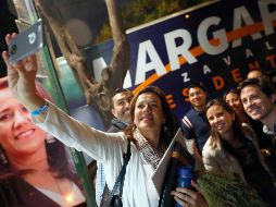 Zavala presentó la madrugada de hoy, martes 3 de abril, el autobús con que se dirigió a Ciudad y que usará durante su campaña. Altamirano SUN / Y. Xolalpa