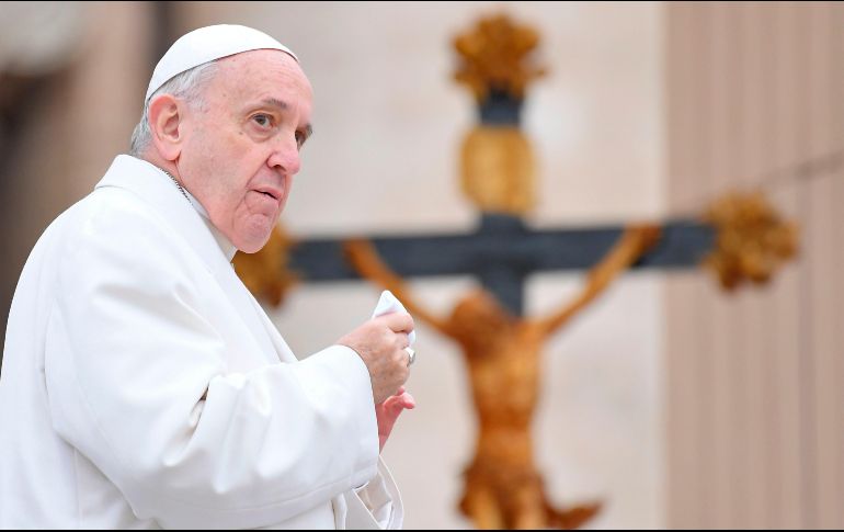 Jorge Mario Bergoglio, desde la Plaza de San Pedro donde presidió su audiencia general de los miércoles. AFP / T. Fabi