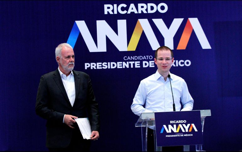 Anaya (izq) agradece a Padilla (der) que se haya integrado a su equipo. NTX / J. Lira