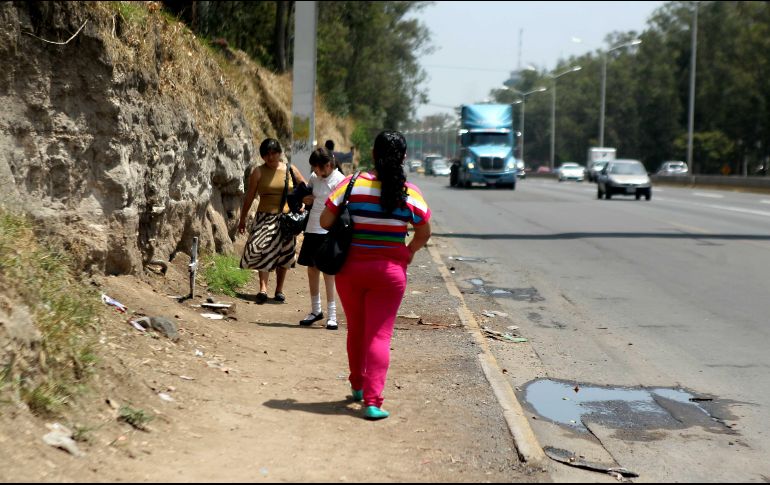 El IMSS recomendó no utilizar prendas ni calzado muy ajustado, así como utilizar medias de comprensión, caminar diario, masajear las piernas y elevarlas al regresar a casa. EL INFORMADOR/ ARCHIVO