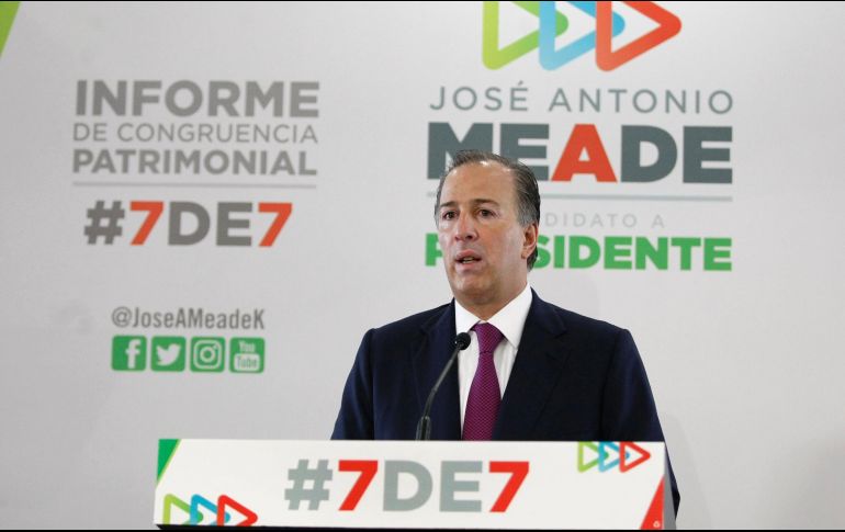 ''Yo no tengo nada que esconder'', sentenció el aspirante presidencial, quien retó a los demás candidatos a certificar la congruencia de su evolución patrimonial de la misma manera y rigor. NTX / J. Pazos