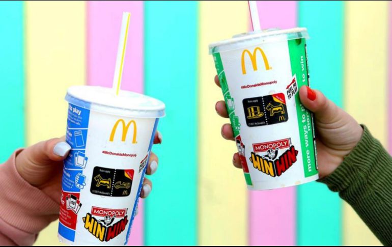 La compañía señala que los popotes de papel se colocarán en el mostrador y sólo se entregarán a aquellos clientes que los soliciten. FACEBOOK / McDonalds UK