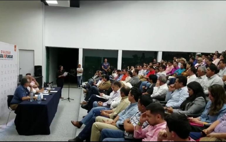Ante la comunidad universitaria y habitantes de la región. TWITTER/@EnriqueAlfaroR