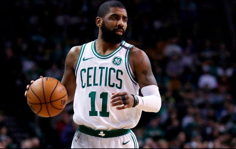 Se estima que Irving permanecerá de cuatro a cinco meses ausente. AP / ARCHIVO