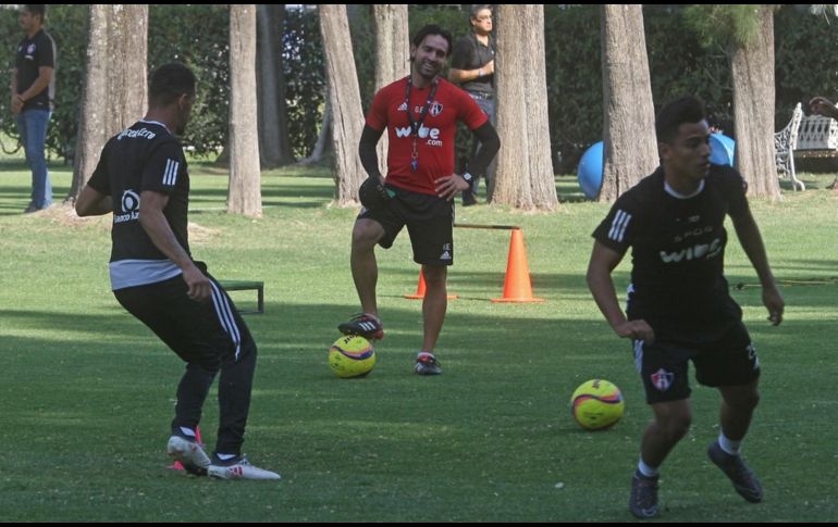 Gerardo Espinoza repite a varios canteranos que estuvieron en la victoria de la Jornada 12 contra el Santos. EL INFORMADOR/Archivo